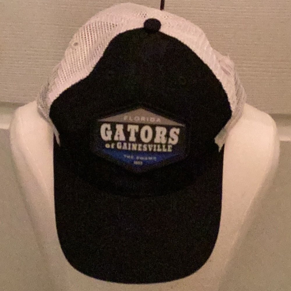 🧢NWT Gators of Gainesville ( The Swamp Cap )
So Much Fun To Wear 🧢